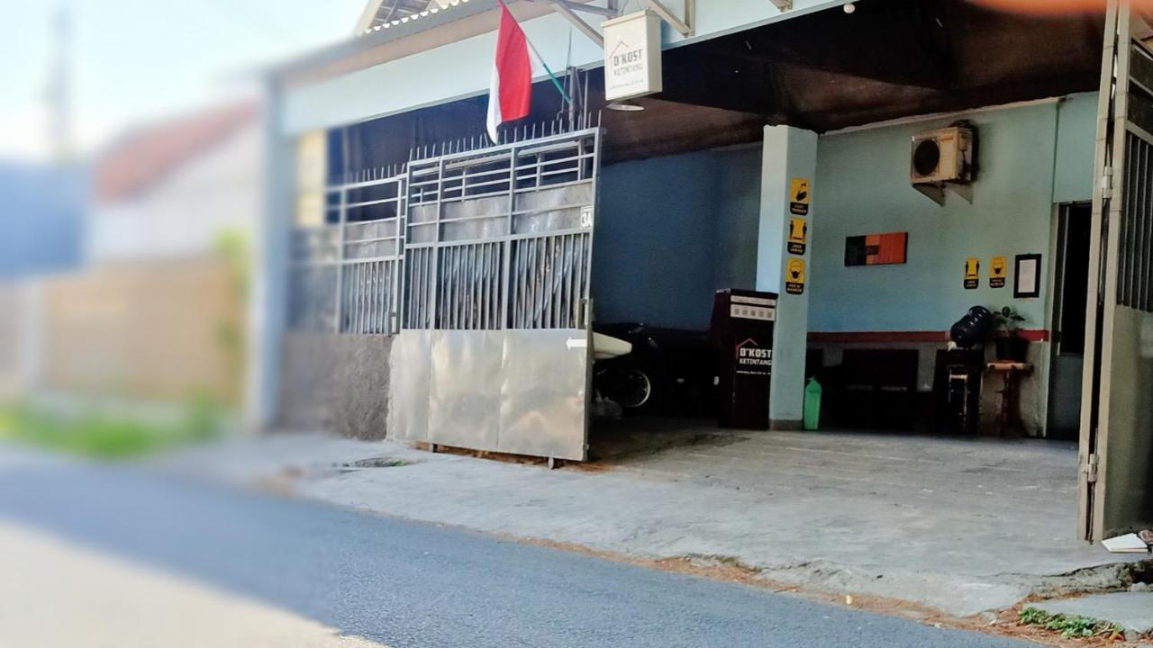 D'Kost Ketintang Hotell Surabaya Exteriör bild
